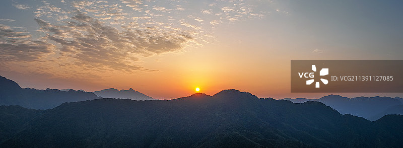 日落武夷，武夷山脉的最高峰、也是华东第一峰黄岗山周边，武夷山国家公园的日落风光图片素材