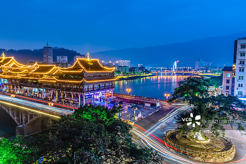 中国四川雅安青衣江廊桥建筑夜景图片素材