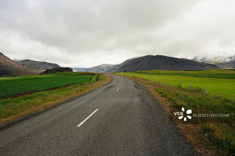 冰岛的田野空旷道路图片素材