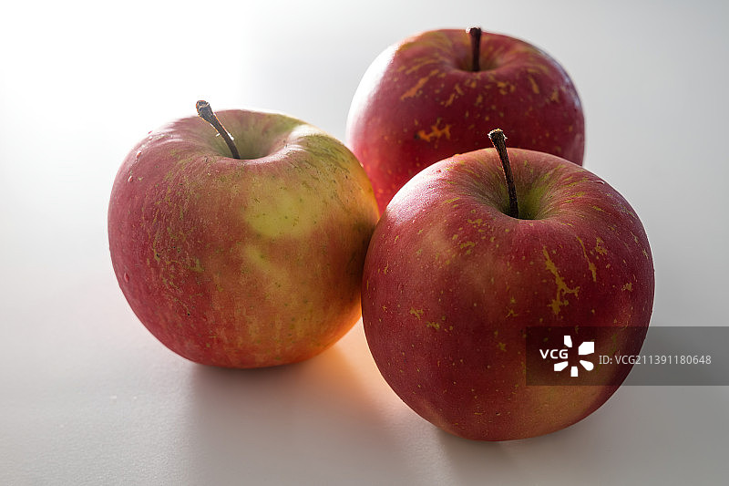 澳大利亚新南威尔士州悉尼餐桌上的苹果特写图片素材