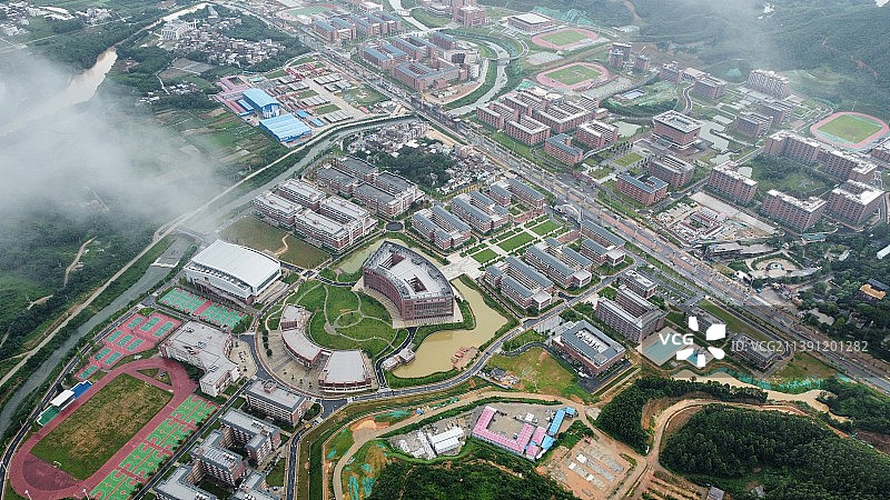 雨后的校园图片素材