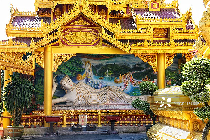 云南芒市•勐焕大金塔图片素材