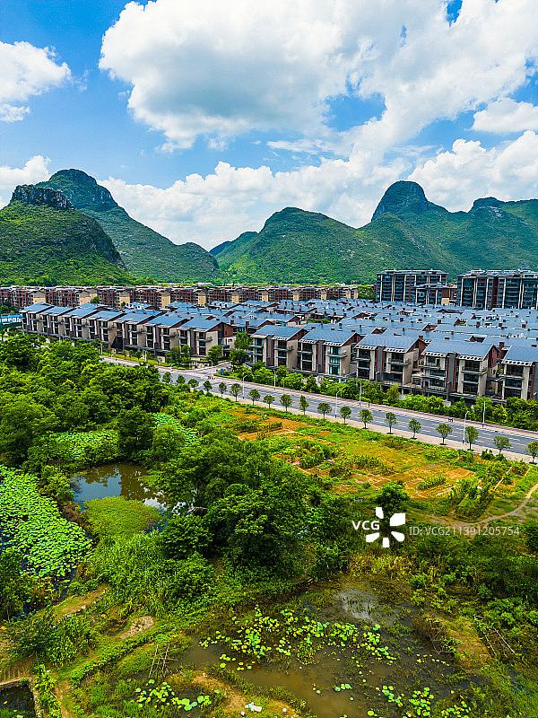 竖屏航拍桂林秀峰区琴潭区域房地产交通图片素材