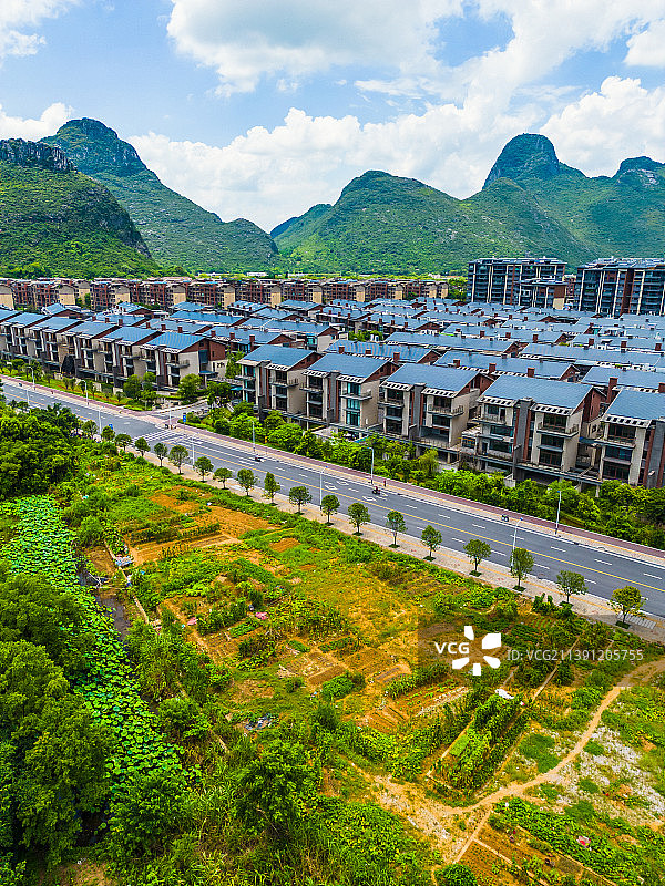 竖屏航拍桂林秀峰区琴潭区域房地产交通图片素材