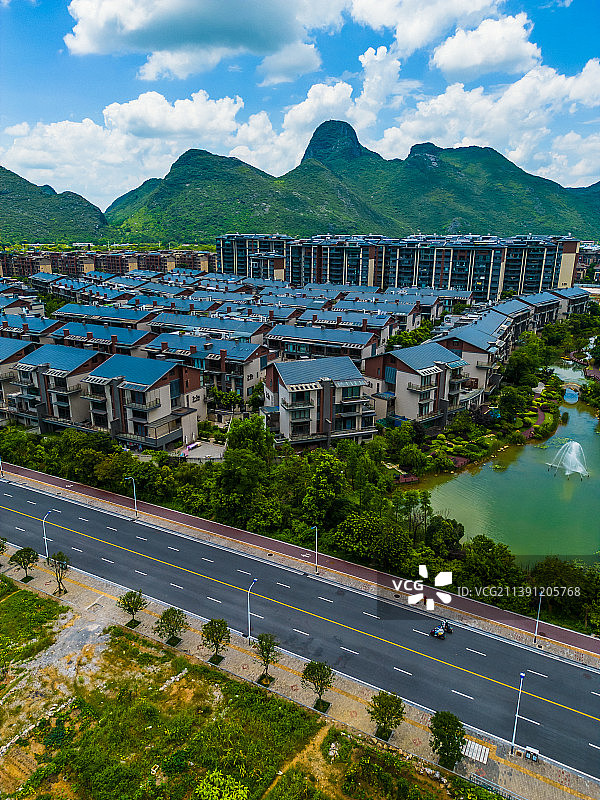 竖屏航拍桂林秀峰区琴潭区域房地产交通图片素材