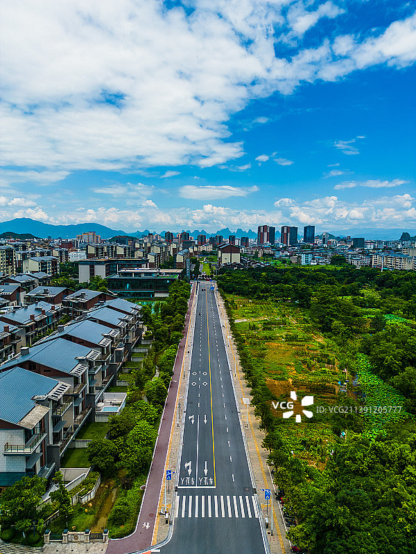 竖屏航拍桂林秀峰区琴潭区域房地产交通图片素材