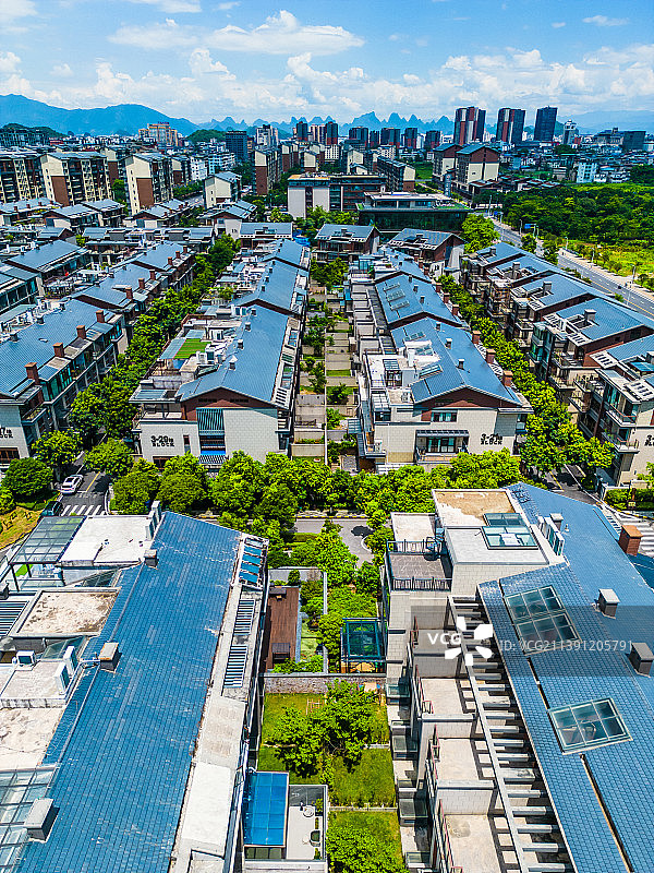 竖屏航拍桂林秀峰区琴潭区域房地产交通图片素材