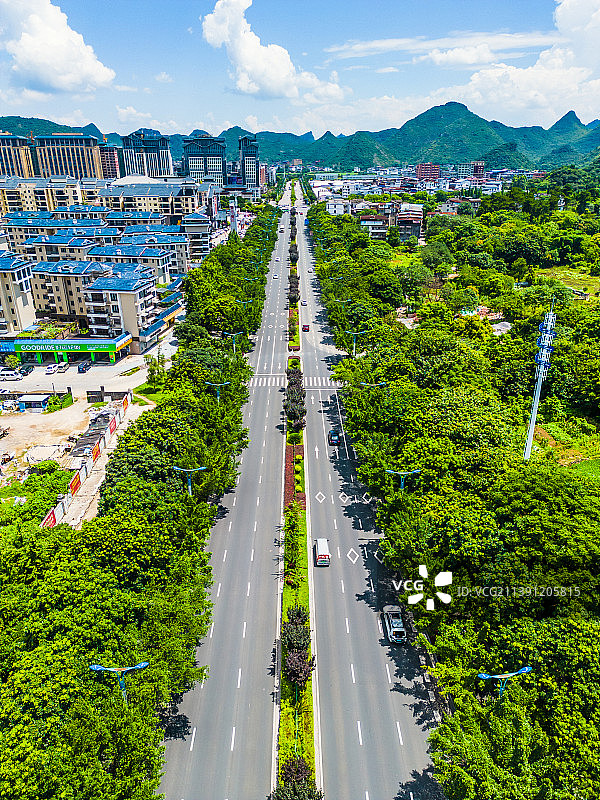 竖屏航拍桂林秀峰区琴潭区域房地产交通图片素材