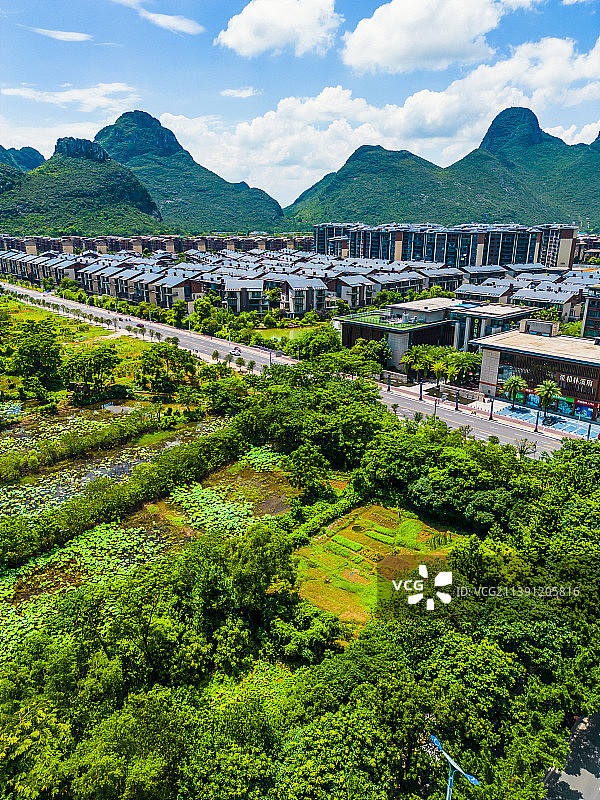 竖屏航拍桂林秀峰区琴潭区域房地产交通图片素材