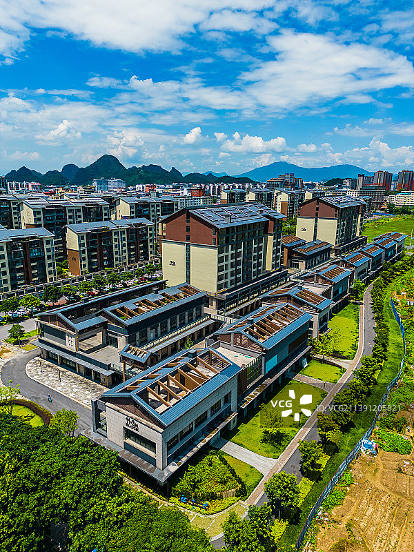 竖屏航拍桂林秀峰区琴潭区域房地产交通图片素材
