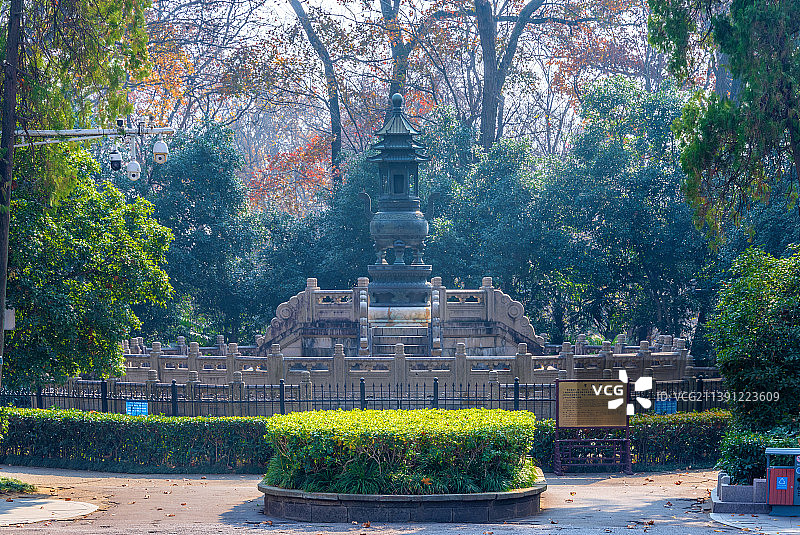 中国江苏南京钟山风景名胜区中山陵孝经鼎图片素材