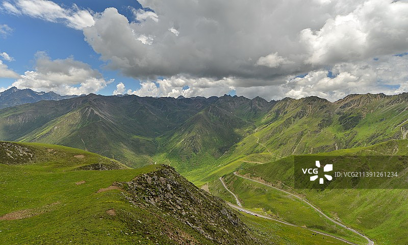 夏日清凉，离四川成都最近的避暑胜地，卧龙巴朗山图片素材