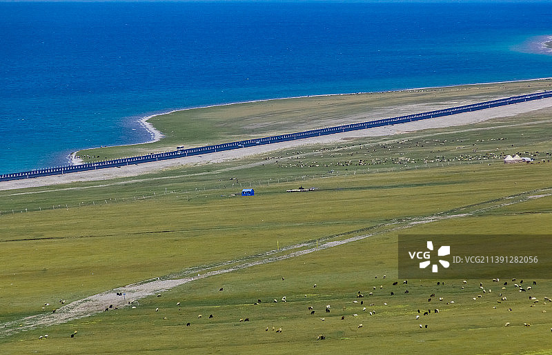 赛里木湖畔景色图片素材