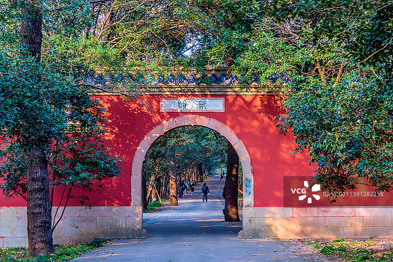 中国江苏南京钟山灵谷景区国民革命军阵亡将士公墓泉韵门图片素材