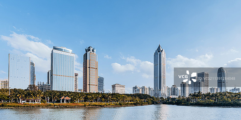 中国海南海口万绿园和国贸CBD建筑群晴天风光图片素材