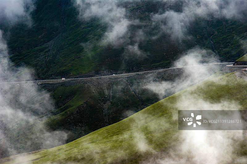 西藏羊湖盘山公路图片素材