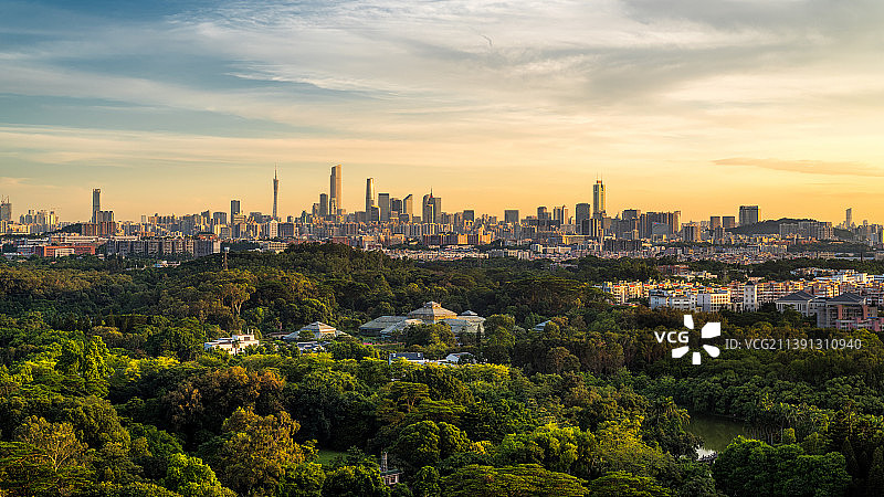 华南植物园-珠江新城城市天际线黄昏夜景图片素材