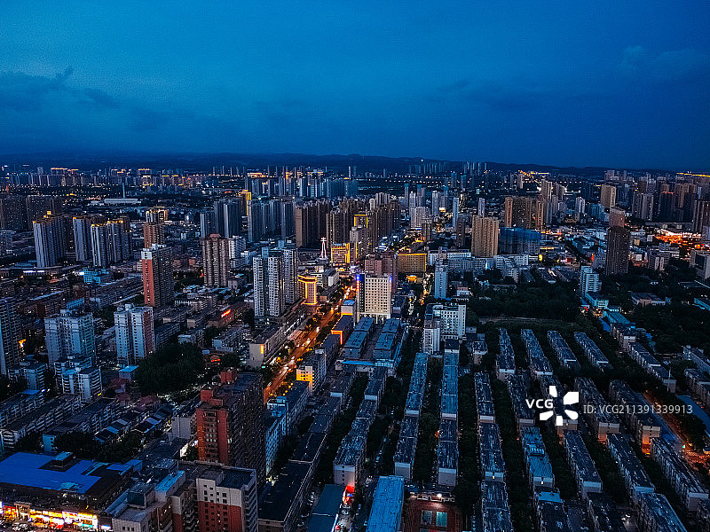 太原市 小店区 茂业天地 山西体育场 长风街 天美新天地  王府井百货 长风大厦图片素材
