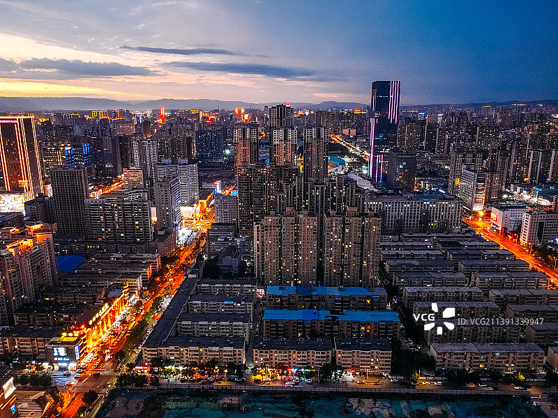 太原市 小店区 茂业天地 山西体育场 长风街 天美新天地  王府井百货 长风大厦图片素材