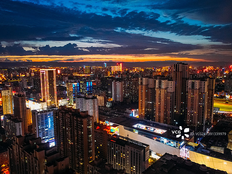 太原市 小店区 茂业天地 山西体育场 长风街 天美新天地  王府井百货 长风大厦图片素材