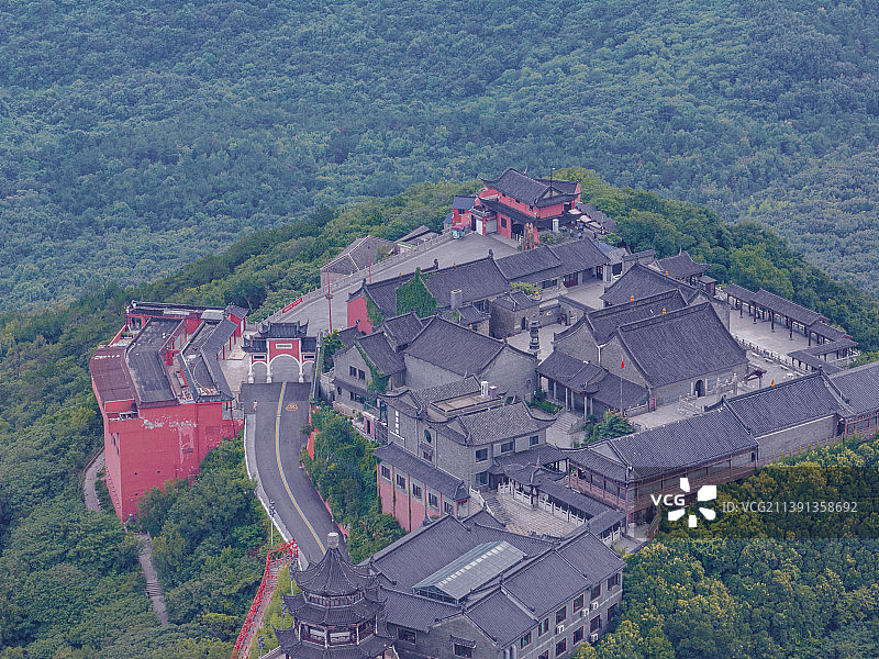 江苏省镇江市句容茅山风景名胜区大茅峰九霄万福宫长焦航拍风光图片素材