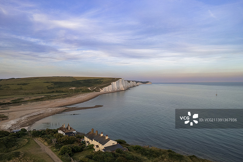 英国布莱顿七姐妹白崖航拍全景图图片素材