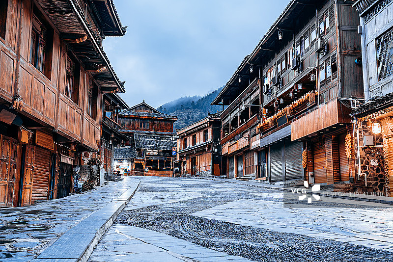 中国贵州西江苗寨房屋清晨建筑风光图片素材