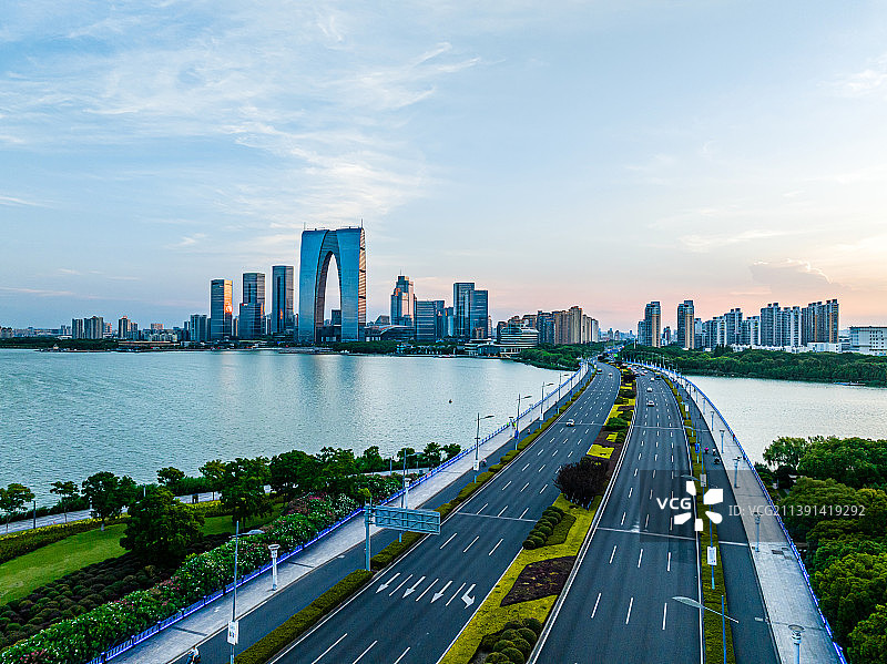 江苏苏州园区金鸡湖景区航拍，东方之门,图片素材