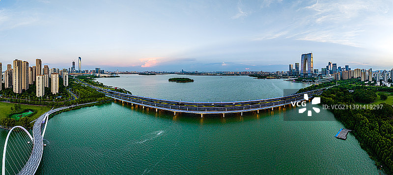 江苏苏州园区金鸡湖景区航拍，东方之门,图片素材