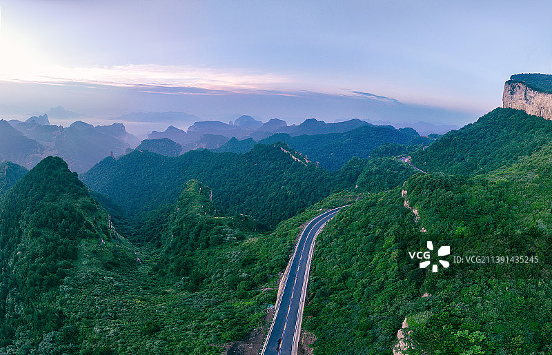 山西长治，太行山夏日风光。图片素材