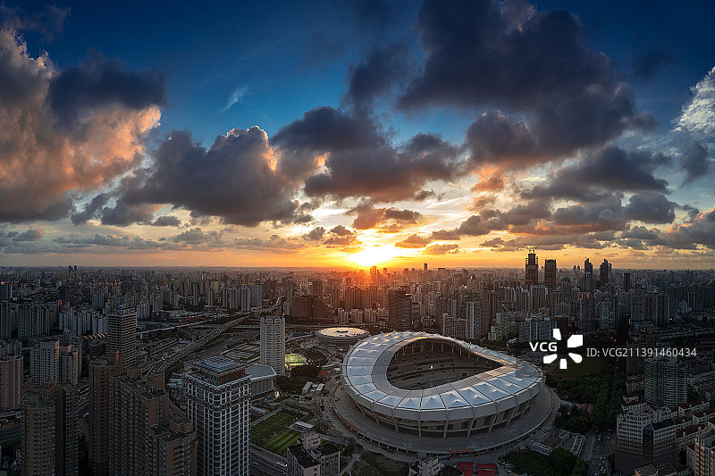 上海徐汇万体馆体育公园晚霞图片素材