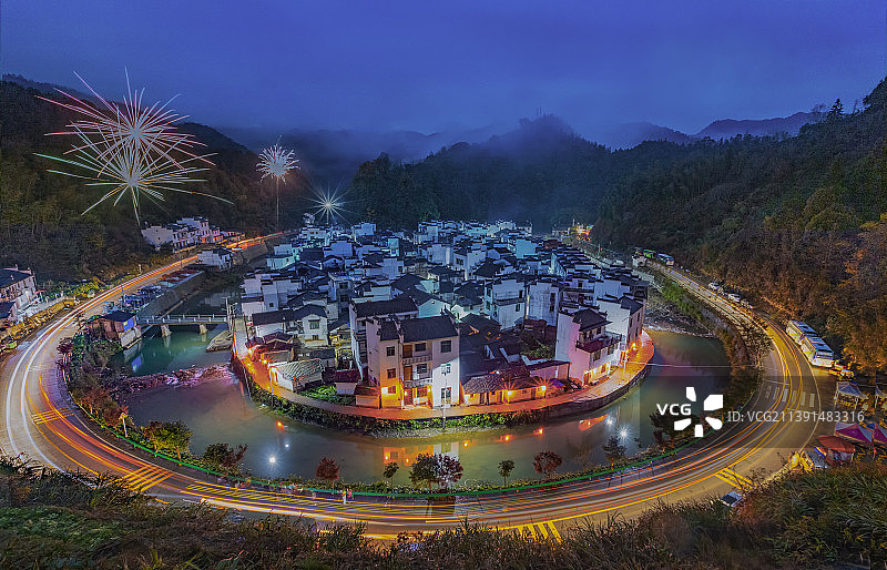 弱光下的菊径村图片素材