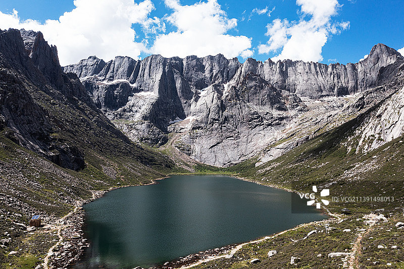 莲宝叶则石头山图片素材