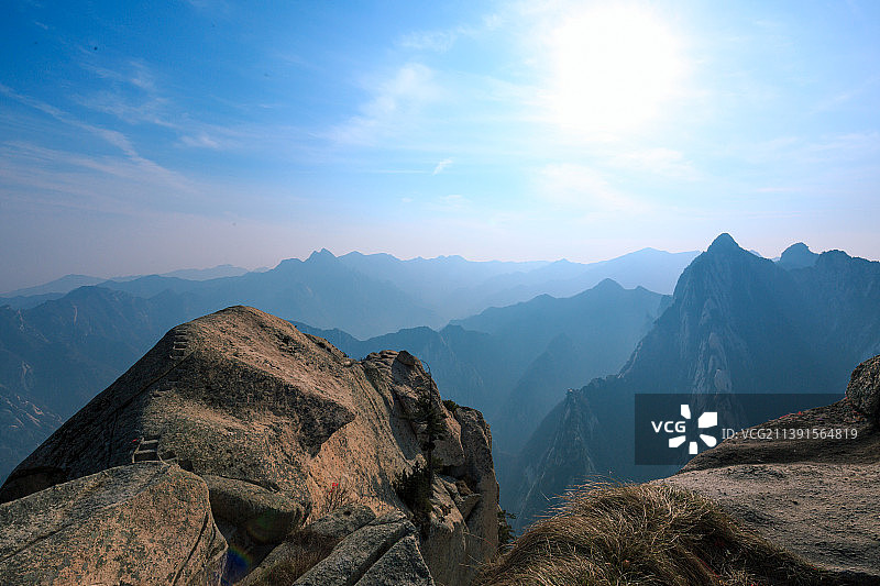 西岳华山冬晴天季未下雪长空栈道图片素材