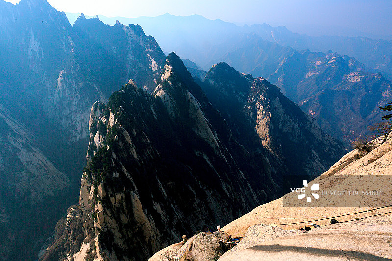西岳华山冬晴天季未下雪长空栈道图片素材