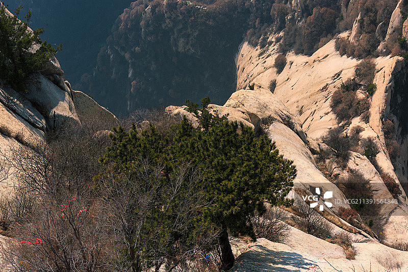 西岳华山冬晴天季未下雪长空栈道图片素材