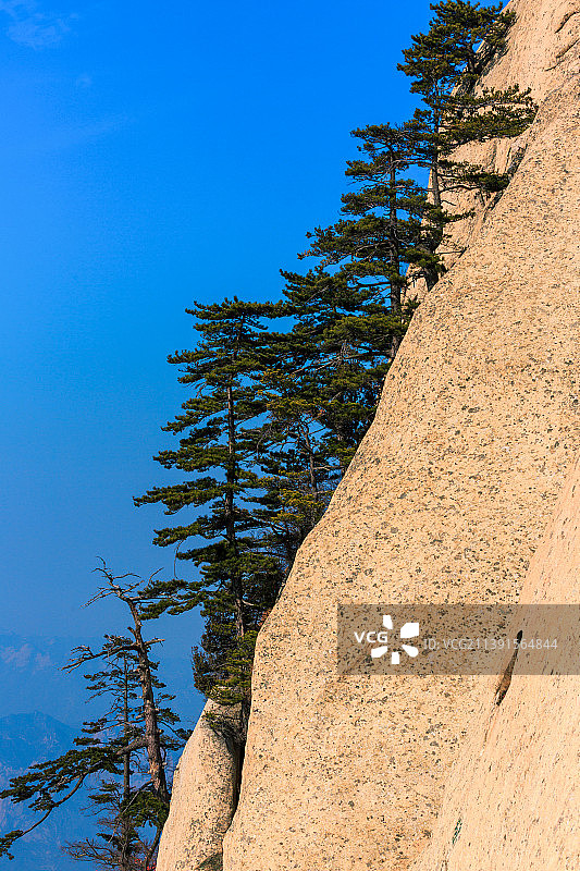 西岳华山冬晴天季未下雪长空栈道图片素材