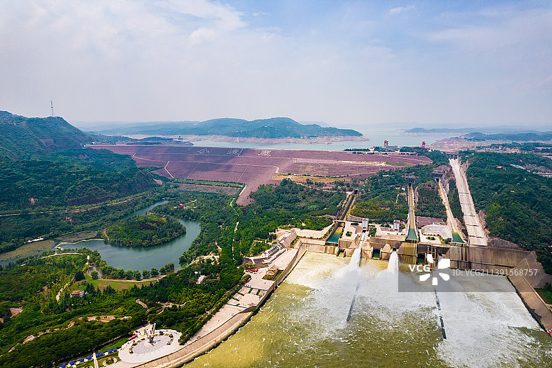 河南小浪底水库调水调沙航拍图片素材