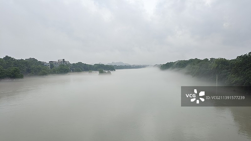 ：雨过天晴雾中漓江图片素材