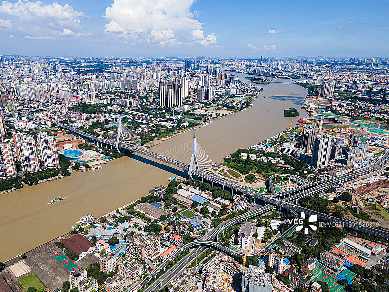 广州鹤洞大桥城市天际线晴天航拍风光图片素材