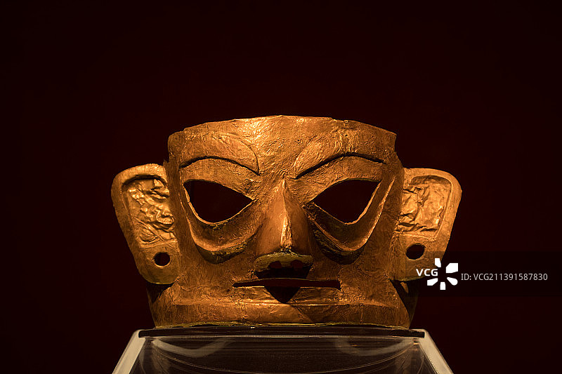 成都金沙遗址博物馆文物黄金面具图片素材