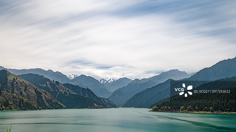 天山天池风景区，峡湾风光图片素材