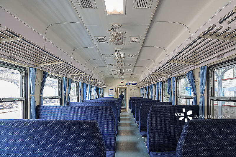 铁路客运：成渝铁路上运行的5611次列车内部图片素材