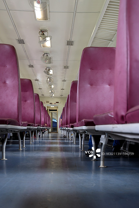 铁路客运：成渝铁路上运行的5611次列车内部图片素材