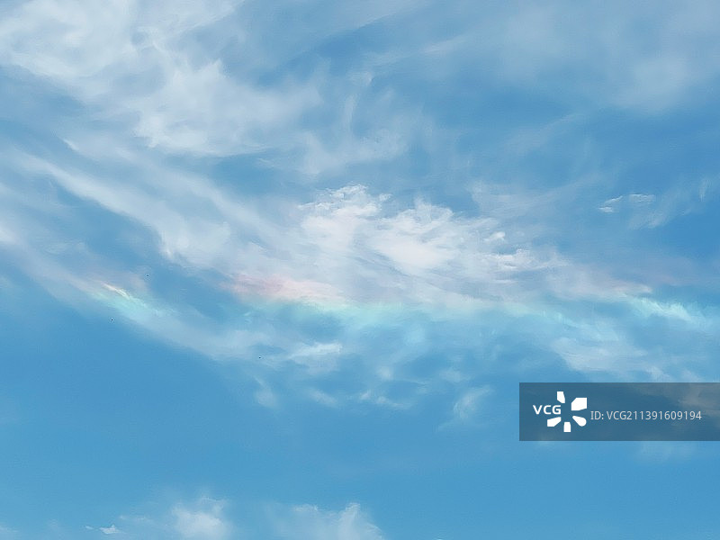 天空中云的低角度视图图片素材