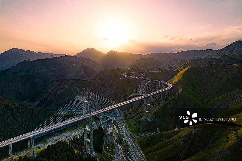 航拍果子沟大桥图片素材