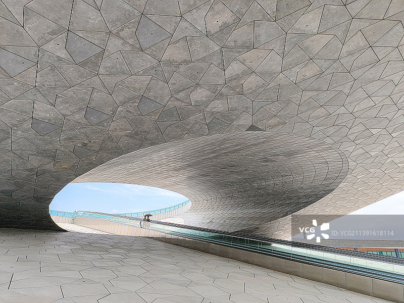 太原植物园现代设计感的场馆与电梯图片素材