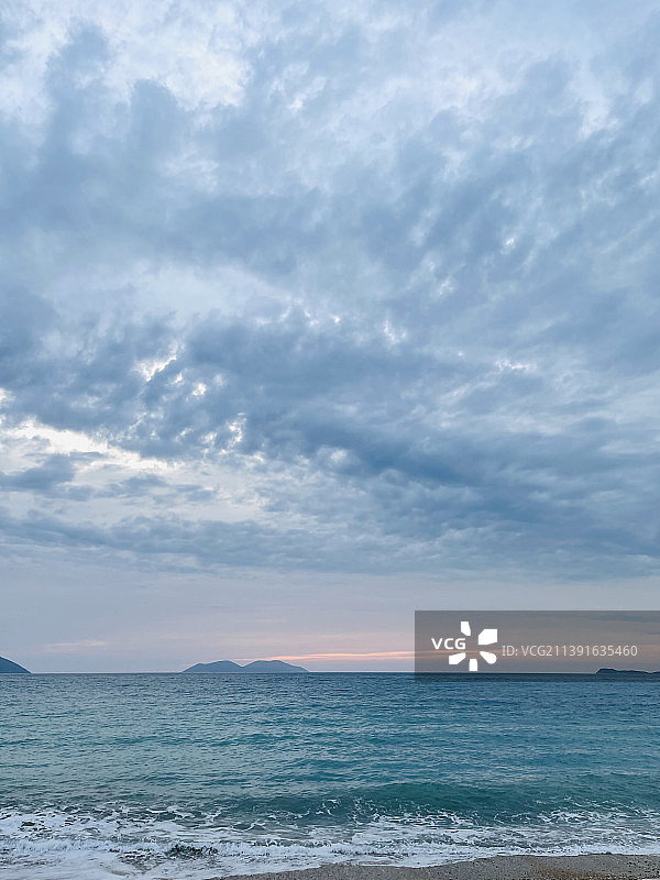 阿尔巴尼亚发罗拉爱奥尼亚海上的壮丽日落图片素材