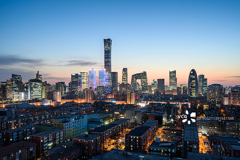 傍晚时分的北京国贸CBD建筑群城市天际线图片素材