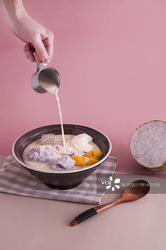 烧仙草芋泥水果酸奶甜品图片素材